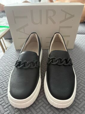 Naturalizer Daphne Black Slip-On Sneakers with White 2 in Platform Sole- size 7W